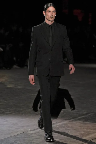 Look 3